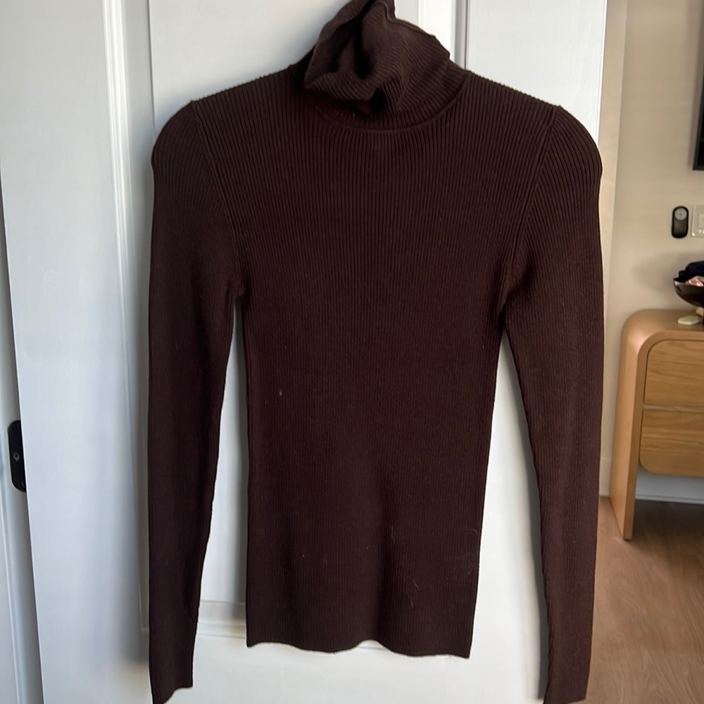 525 America turtleneck